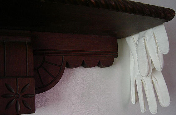 white-glove-movers-furniture-gloves
